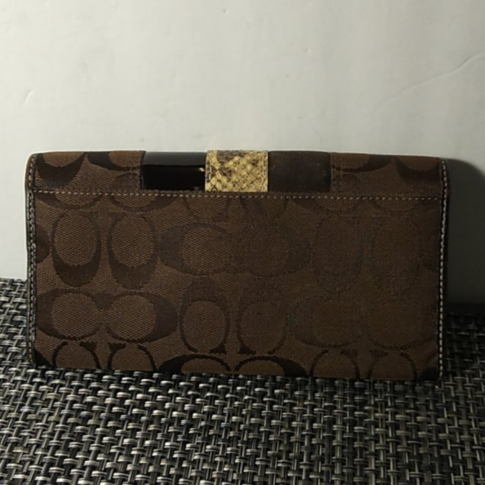 Coach - Picture 2 of 5
